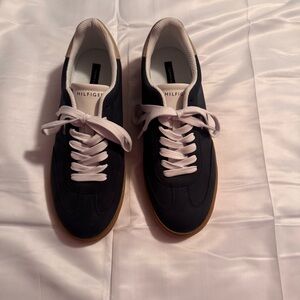 Tommy Hilfiger Women’s Navy Sneakers Gum Sole Size 9